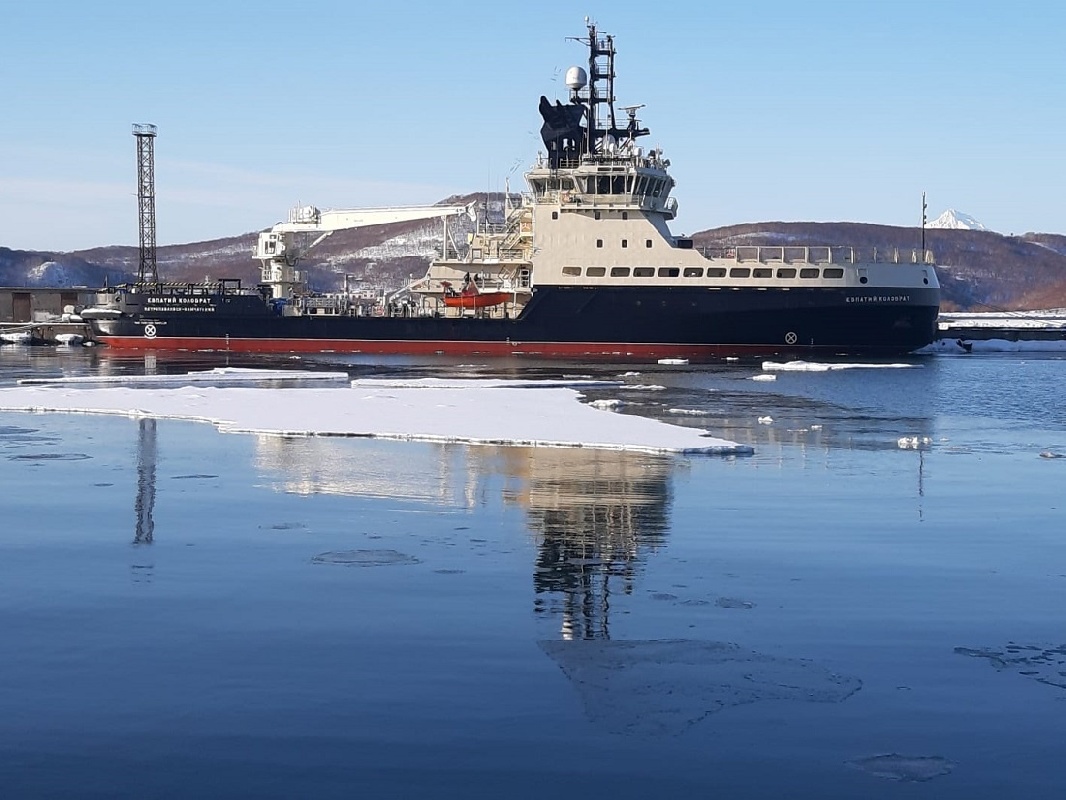 Дизель-электрический ледокол, оснащенный двигателями Коломенского завода, завершил государственные испытания