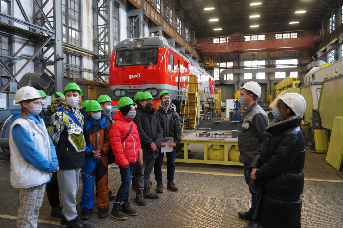 Юные железнодорожники побывали на Коломенском заводе